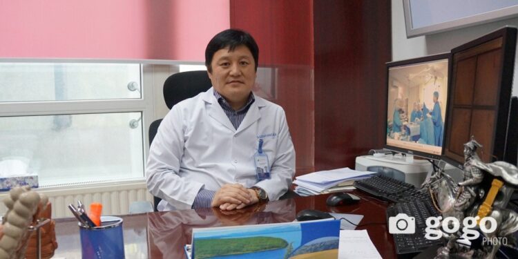 “Сонгдо” эмнэлгийн мэс заслын эмч Б.Лхагвабаяр: Зөвхөн ходоодны дурангийн шинжилгээ л ходоодны хавдрыг эрт эсвэл эмчлэгдэх боломжтой үед нь оношилдог