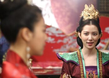 Баянхутаг хатан1337 онд 14-хөн настайдаа 17 настай Тогоонтөмөртэй ураг барилдан их хатан залагдсан