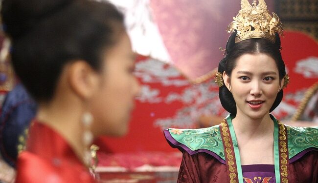 Баянхутаг хатан1337 онд 14-хөн настайдаа 17 настай Тогоонтөмөртэй ураг барилдан их хатан залагдсан