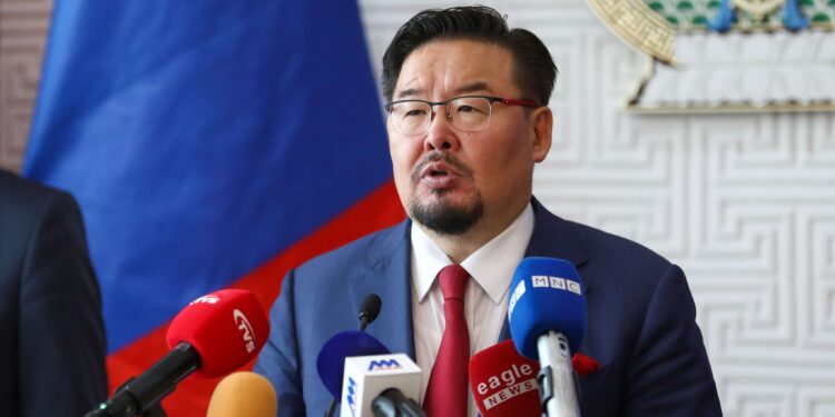 НҮБ-ын Ерөнхий нарийн бичгийн дарга асан Бан Ги Мүн-д “Чингис хаан” одон хүртээнэ