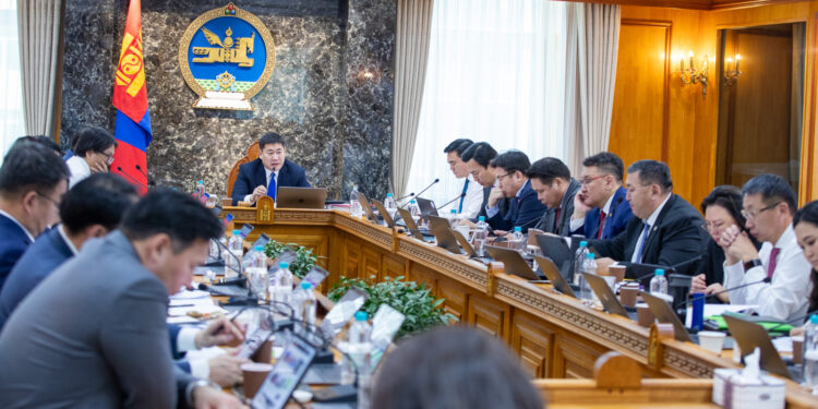 Залуучуудын хөгжлийг дэмжих, залуу гэр бүлийг орон сууцжуулах бодлогыг хэлэлцэв