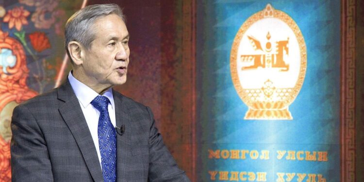 Н.Энхбаяр: Монгол Улсад одоо шилжилтийн биш хөгжлийн Үндсэн хууль хэрэгтэй