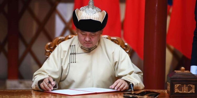 Ерөнхийлөгчийн зарлигийн мөрөөр учирлах нь