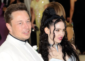 Элон Маскийн экс эхнэр дуучин Граймс 3 хүүхдээ 5 сар хараагүй гэв