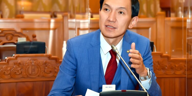 ЗГХЭГ-ын дарга Н.Учрал: Ураны төслийн ажилчдын дундаж цалинг ₮7-12 сая байхаар хэлэлцсэн