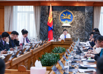 “Гашуунсухайт-Ганцмод боомтын төмөр зам” төслийн хэлэлцээр байгуулах тухай төслийг УИХ-ын холбогдох Байнгын хороотой зөвшилцөнө