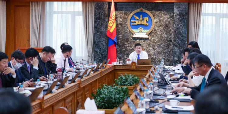 “Гашуунсухайт-Ганцмод боомтын төмөр зам” төслийн хэлэлцээр байгуулах тухай төслийг УИХ-ын холбогдох Байнгын хороотой зөвшилцөнө