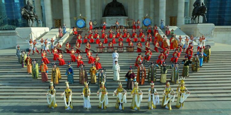 Г.Цоггэрэл: Монголынхоо бүх үндэстэн ястны урлагийн их айг манай хамт олон хадгалж явдаг