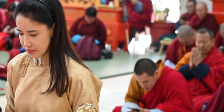 Э.Туул өглөгийн эзэн болов