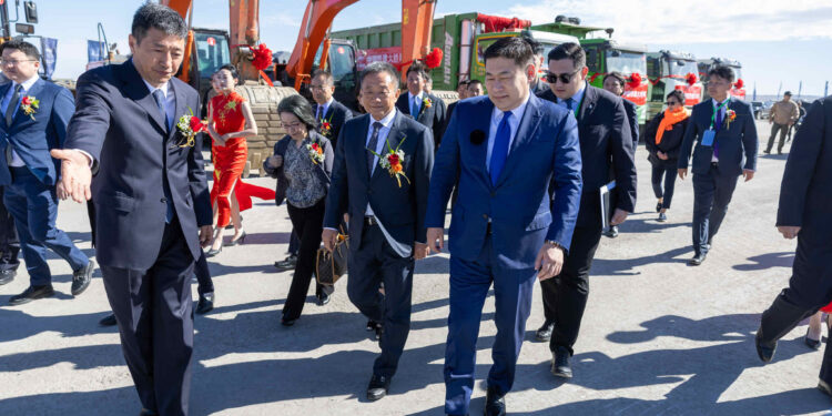 Монгол, Хятадын Гашуусухайт-Ганцмод төмөр замын боомтын хил холболтын бүтээн байгуулалтын нээлт болж байна