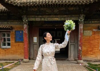 С.Цэнгүүн гэрлэх дөхлөө