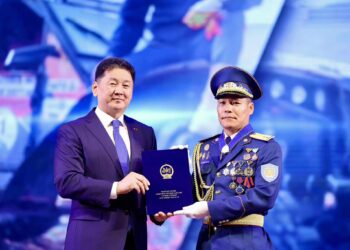 Дэслэгч Д.Ганзориг “Онцгой байдлын албаны анхны сайдын нэрэмжит шагнал” хүртлээ