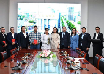 Мөнгөн гэрэгэг Баян-Өлгий аймгийн Булган сумын нутаг Улаан даваанаас А.Ансаган, Х.Аманжол, Е.Аманбек нар олжээ