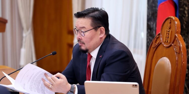 ТӨГРӨГ НУУРЫН БҮЛЭГ ОРДЫГ ТӨРД БУЦААН АВЛАА