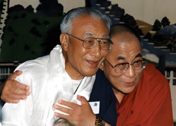 ДАЛАЙ БАГШИЙН ТӨРСӨН АХ МОНГОЛООР ЯРЬЖ БУЙ НЬ…