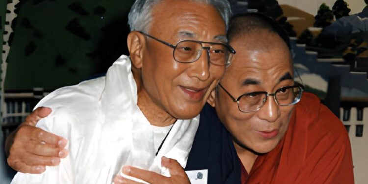 ДАЛАЙ БАГШИЙН ТӨРСӨН АХ МОНГОЛООР ЯРЬЖ БУЙ НЬ…