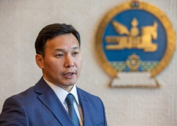 Эмч нарын 15 хувийн цалингийн нэмэгдлийг даатгалын санд бодитоор тусгахгүй бол салбар бүр доройтно