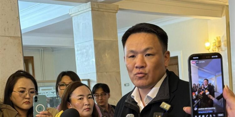 УИХ-ын гишүүн Н.Номтойбаяр: Үндэсний эвсэл Засгийн газрыг огцруулах бичигт гарын үсэг зурсан