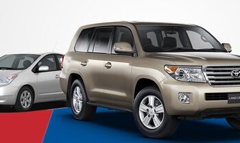 “Ланд-200”-гийн жолооч “приус”-ийн эзнийг “наад батарейгаа зайлуул” гэснээс болж эхнэрүүд нь зам дээр зодолджээ