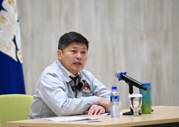 Х.Нямбаатар: Н.Энхбаяр дарга та Сумъяабазар даргын үед Гэрлэх ёслолын ордны хойд талд 700ам.метр газар авсан байна лээ. Үүнийг би цуцална…