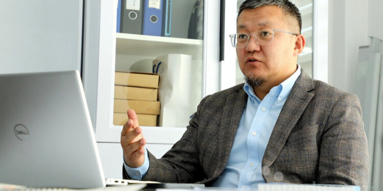 Монголд улс төрийн нам ерөөсөө болохгүй байна