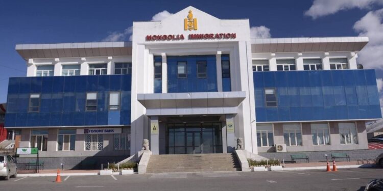 ГИХГ 151 Солонгос, 1130 хятад иргэнийг улсын хилээр оруулалгүй буцаажээ