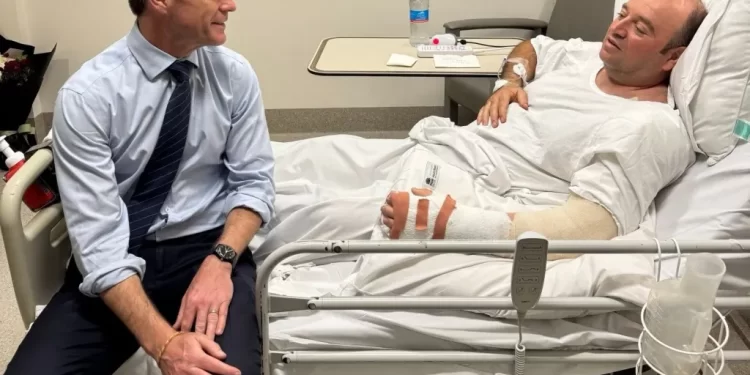 Тэрбумтан Билл Экман 99,999 ам.доллар өгсөн байна