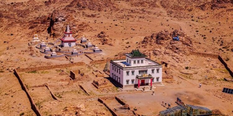 ДЭМЧОГИЙН ХИЙД ТОГТМОЛ ҮЙЛ АЖИЛЛАГААТАЙ БОЛЖ БАЙНА