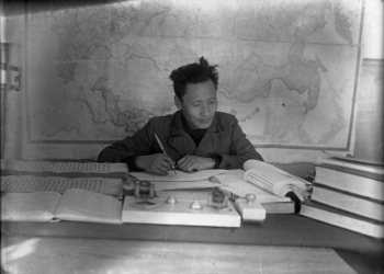 Ц.Дамдинсүрэн: Ном эрэх гэдэг бол талд гээгдсэн сувд эрдэнийг эрэх мэт бэрх ажил