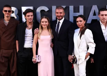 Брүүклин Бекхэм гэр бүлийнхнийгээ бүгдийг блоколжээ