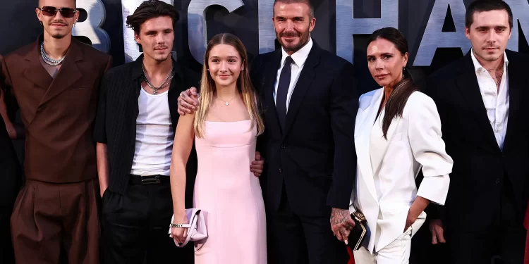 Брүүклин Бекхэм гэр бүлийнхнийгээ бүгдийг блоколжээ