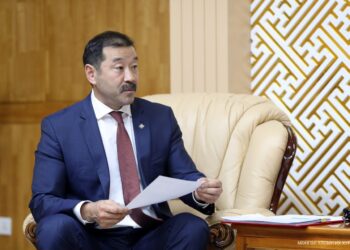 ЗТЯ-ны газрын дарга асан Б.Жаргалын хэрэгт Ж.Бат-Эрдэнийг хүүхэд шиг ХУУРААД 1,9 тэрбумын шилжүүлэг дээр гарын үсэг зуруулжээ