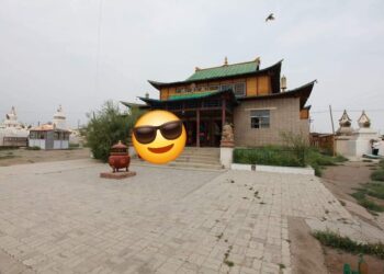 Өвөрхангайн “Ганданпунцоглин” хийдийн лам учирдаг эмэгтэйнхээ нөхөрт баригдаад зугтахдаа таван машин мөргөсөн ноцтой осол гаргажээ