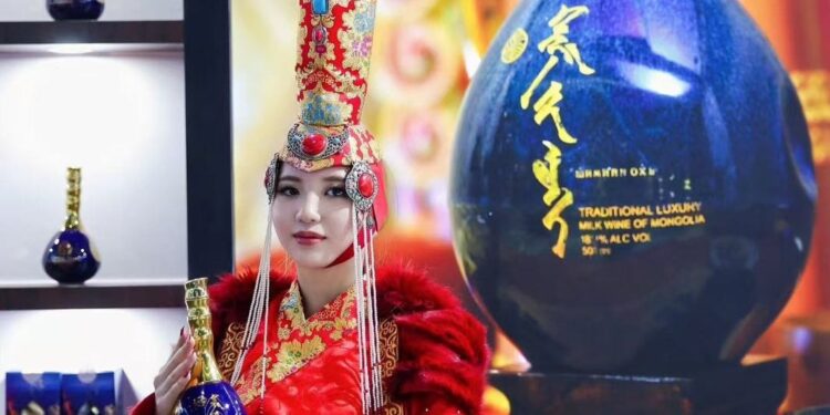 Дэлхийн оюуны өмчийн байгууллагад онцлогдсон “Шимийн охь” БНХАУ-ын CFDF 114 дэх удаагийн үзэсгэлэнд Монгол ондоошлыг түгээв