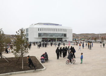 Хүүхэд залуучуудын театр 30 тэрбумаар барьсан цоо шинэ байр, 5 тэрбумаар авсан тоног төхөөрөмжөө яачихаад СТӨ-нд тоглох гэж байгаа юм бэ?