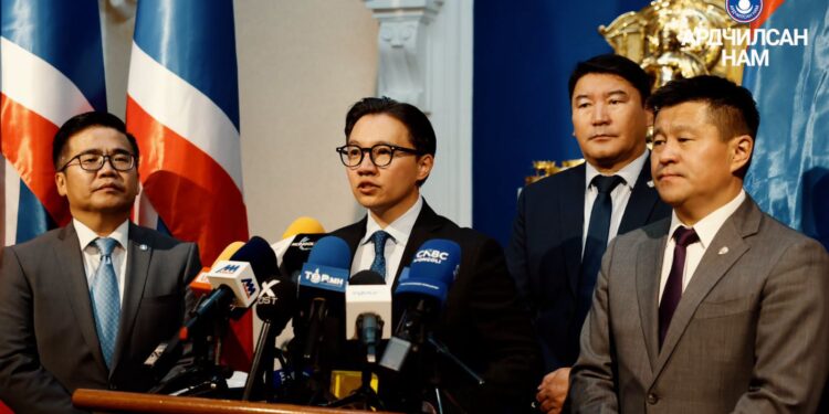 Г.Лхагвадорж: Засгийн газар 20 сайдтай данхар бүтцээ цөөлөх хэрэгтэй